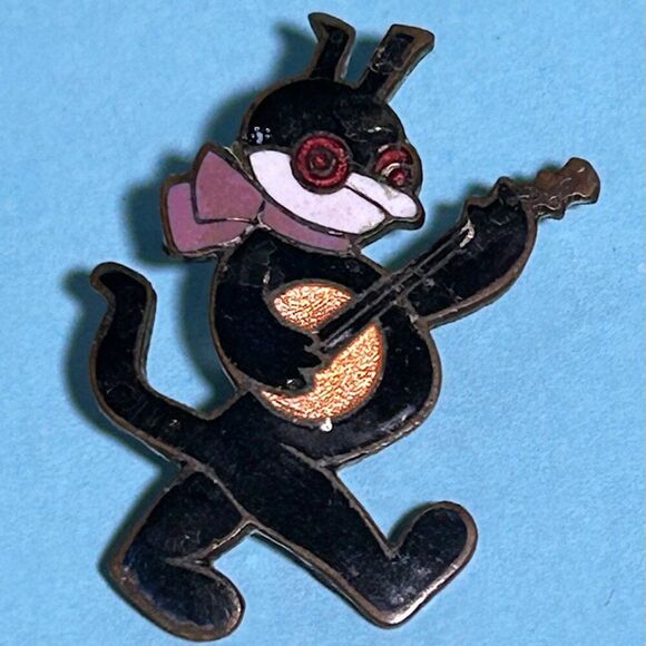 Vintage-Rare KRAZY KAT playing Banjo enameled figural brooch.ca 1920's - Picture 1 of 3